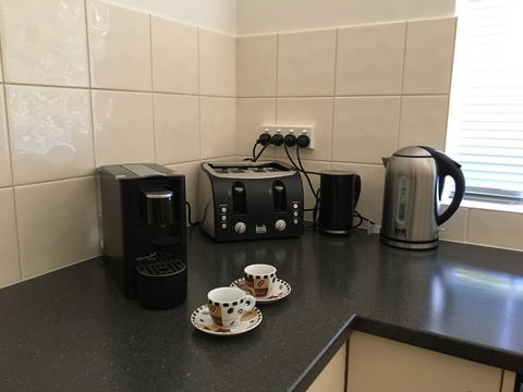 Cowan Street Bungalow - Holiday Adelaide 9