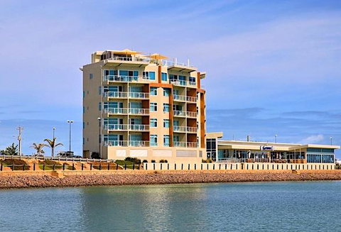 Wallaroo Marina Waterfront Luxe Apartment - Holiday Adelaide 24