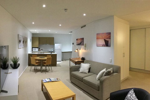 Wallaroo Marina Waterfront Luxe Apartment - Holiday Adelaide 2