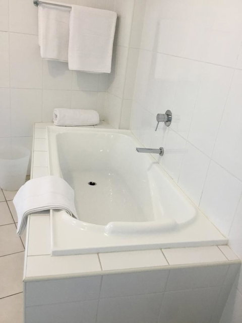 Wallaroo Marina Waterfront Luxe Apartment - Holiday Adelaide 20