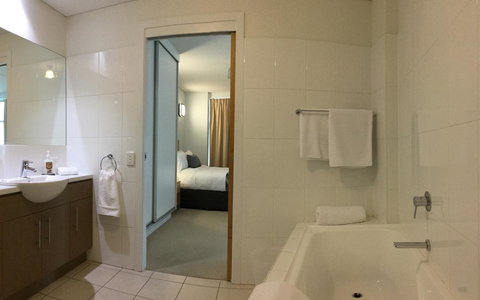 Wallaroo Marina Waterfront Luxe Apartment - Holiday Adelaide 16