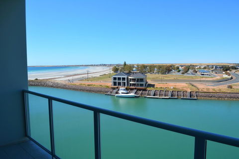 Wallaroo Marina Luxury Apartment - Holiday Adelaide 6