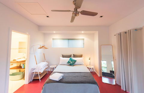 S T U D I O 22 Peaceful Retreat With Garden Views - Holiday Adelaide 3
