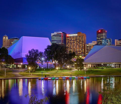 Stamford Plaza Adelaide - Holiday Adelaide 0
