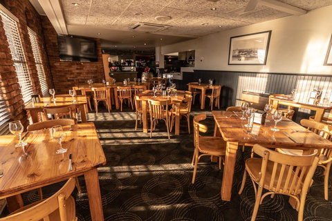 Astor Inn - Holiday Adelaide 25