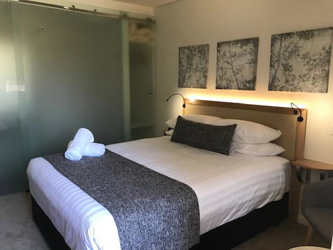 Astor Inn - Holiday Adelaide 1