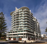 Oaks Liberty Towers - Holiday Adelaide