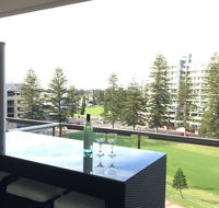 Beachside Luxury getaway in Glenelg - Holiday Adelaide