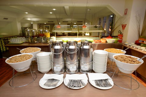 Ibis Styles Adelaide Grosvenor - Holiday Adelaide 9