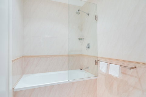 York Apartments On Grenfell - Holiday Adelaide 14