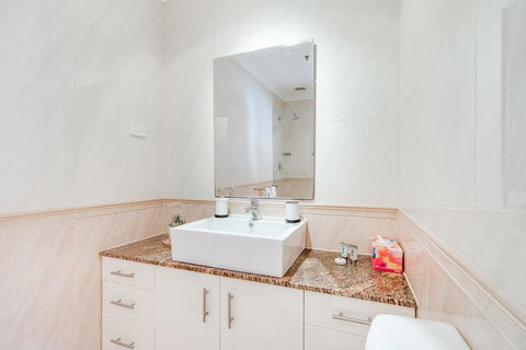 York Apartments On Grenfell - Holiday Adelaide 13