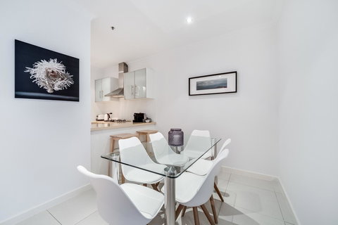 York Apartments On Grenfell - Holiday Adelaide 6