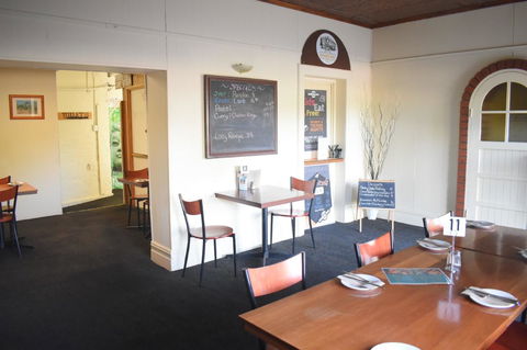 Commercial Hotel Morgan - Holiday Adelaide 5