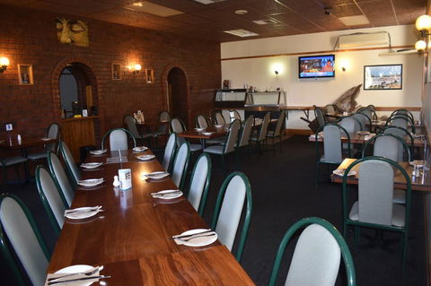 Commercial Hotel Morgan - Holiday Adelaide 6
