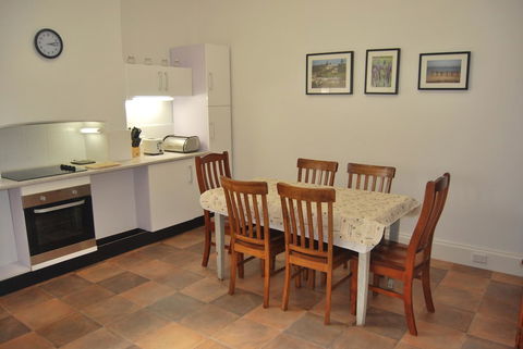 Jacaranda Cottage - Holiday Adelaide 9