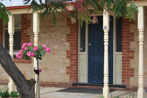 Jacaranda Cottage - Holiday Adelaide 0