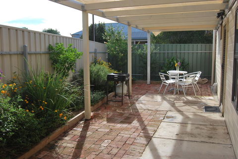 Jacaranda Cottage - Holiday Adelaide 5