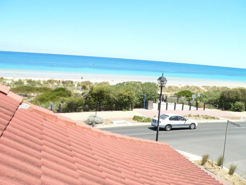 Brighton Beach House - Holiday Adelaide 11