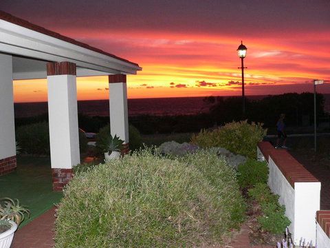 Brighton Beach House - Holiday Adelaide 2