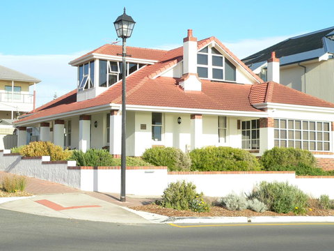 Brighton Beach House - Holiday Adelaide 5