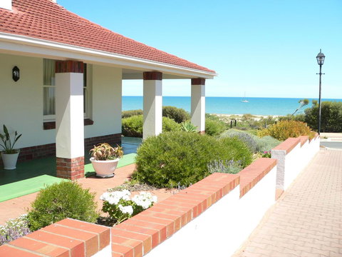 Brighton Beach House - Holiday Adelaide 1