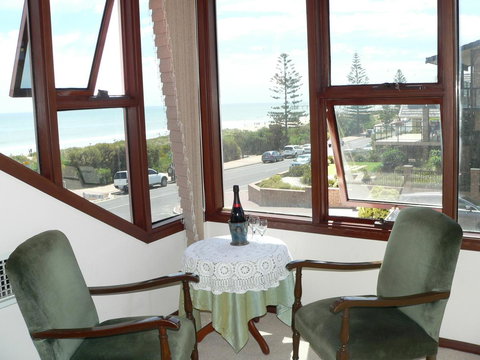 Brighton Beach House - Holiday Adelaide 4