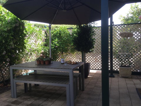 Wine And Roses Bed And Breakfast - Holiday Adelaide 3