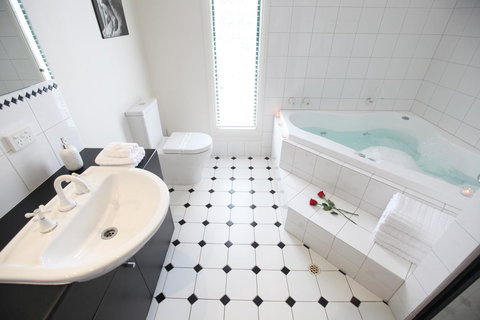 Wine And Roses Bed And Breakfast - Holiday Adelaide 11