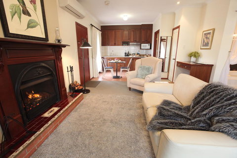 Wine And Roses Bed And Breakfast - Holiday Adelaide 16