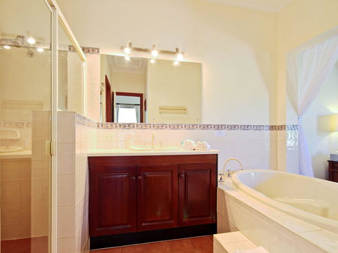 Wine And Roses Bed And Breakfast - Holiday Adelaide 18