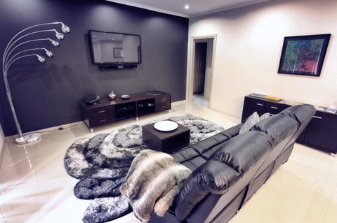 Casavino Luxury Villa - Holiday Adelaide 0