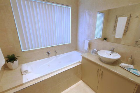 Casavino Luxury Villa - Holiday Adelaide 26
