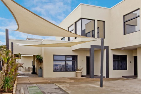 Atlantic West Beach Apartments - Holiday Adelaide 0