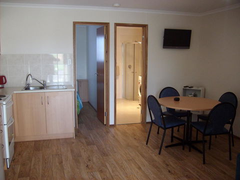 Jacko's Holiday Cabins - Holiday Adelaide 3