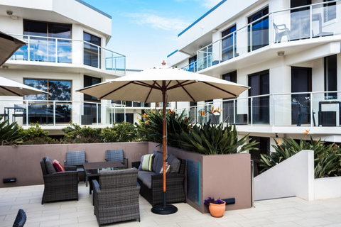 Bayview Beachfront Apartments, In Town Right On The Beach - Holiday Adelaide 26