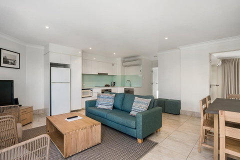 Bayview Beachfront Apartments, In Town Right On The Beach - Holiday Adelaide 41