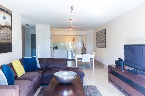 Bayview Beachfront Apartments, In Town Right On The Beach - Holiday Adelaide 43