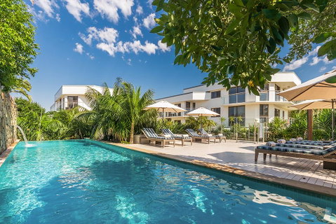 Bayview Beachfront Apartments, In Town Right On The Beach - Holiday Adelaide 1