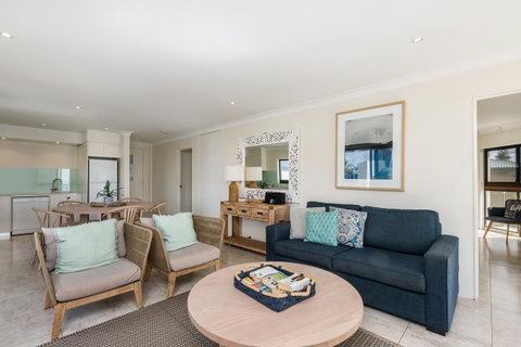 Bayview Beachfront Apartments, In Town Right On The Beach - Holiday Adelaide 32