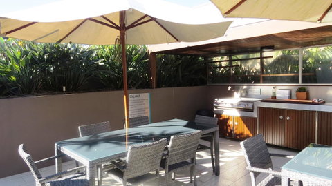 Bayview Beachfront Apartments, In Town Right On The Beach - Holiday Adelaide 23