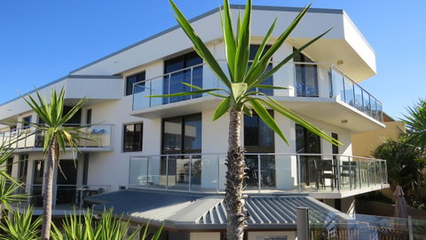 Bayview Beachfront Apartments, In Town Right On The Beach - Holiday Adelaide 14
