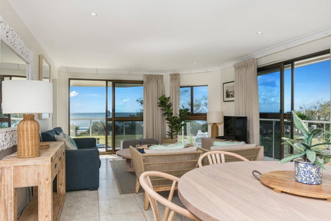 Bayview Beachfront Apartments, In Town Right On The Beach - Holiday Adelaide 30