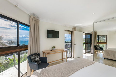 Bayview Beachfront Apartments, In Town Right On The Beach - Holiday Adelaide 33