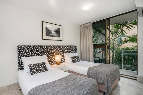 Bayview Beachfront Apartments, In Town Right On The Beach - Holiday Adelaide 39