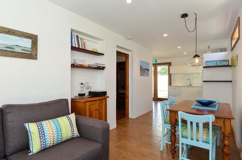 Trafalgar Premium Vintage Suites - Holiday Adelaide 20