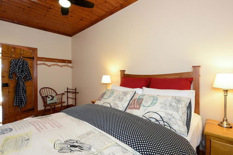 Trafalgar Premium Vintage Suites - Holiday Adelaide 23