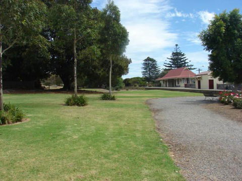 Trafalgar Premium Vintage Suites - Holiday Adelaide 28