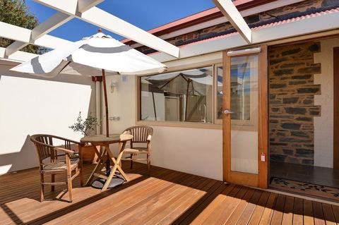 Trafalgar Premium Vintage Suites - Holiday Adelaide 13