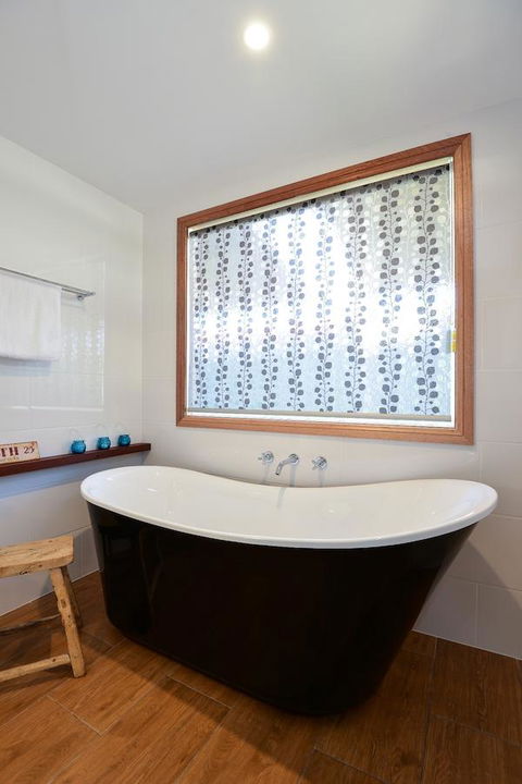 Trafalgar Premium Vintage Suites - Holiday Adelaide 2