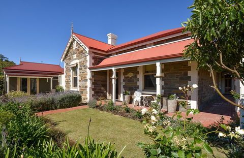 Trafalgar Premium Vintage Suites - Holiday Adelaide 0